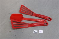 Red Rachael Ray Spatula & 2 Lifters