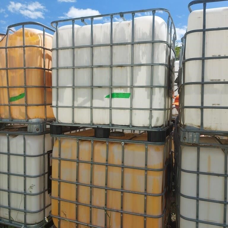 2 IBC TANKS -TOTES