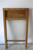 Vintage Top Notch Glass Scrubboard