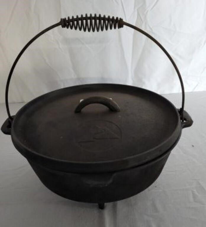 CAST IRON KETTLE 12 INCH 3 LEGS