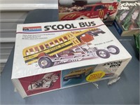 Monogram S'cool bus 1/24 scale model kit-unopened