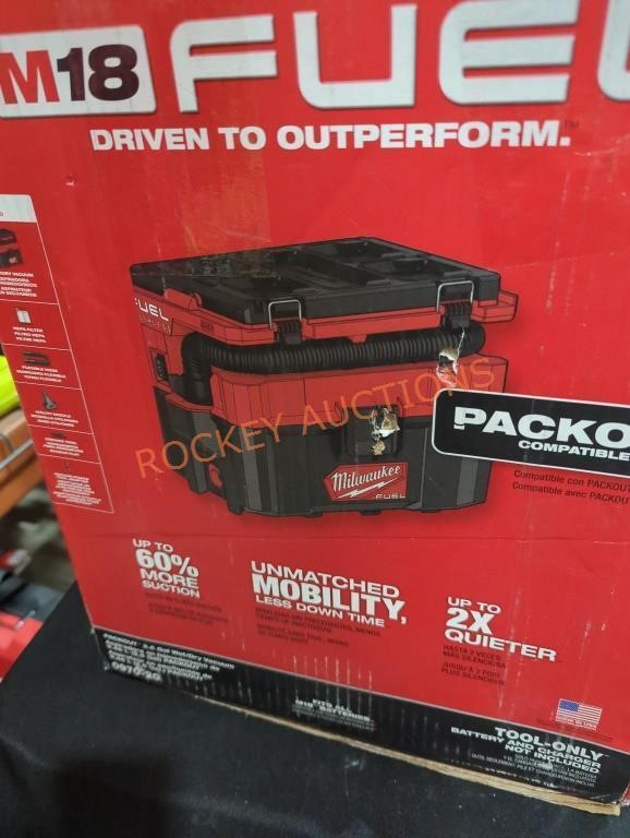 Milwaukee M18 packout 2.5 gal wet/dry Vacuum