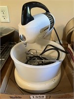 Dormeyer Electric Mixer w/Bowl & Beaters