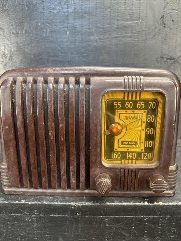 RCA VICTOR STANDARD BROADCAST ELECTRIC TUBE RADIO