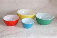 Four Piece Pyrex Nesting Bowl Set