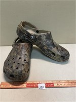 NEW AUTHENTIC MENS CROCS SIZE 14-15