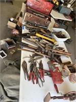 Contents on TAble tools garage items