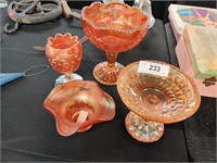 4 Pieces of carnival glass, 1 fenton