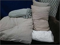 Bag Bedding- Duvet Cover (84" W), 3 Pillows,