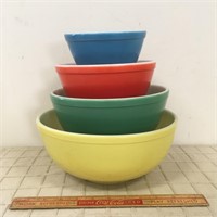EARLY PYREX PRIMARY COLOURS MIXING BOWLS (4)