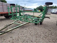 JD 1010 Field cultivator with wil-rich harrow