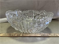 Pressed glass bowl (very heavy)