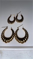 14 k hoop earring. 2 pair