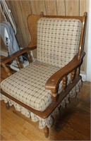 WOOD/FABRIC CHAIR