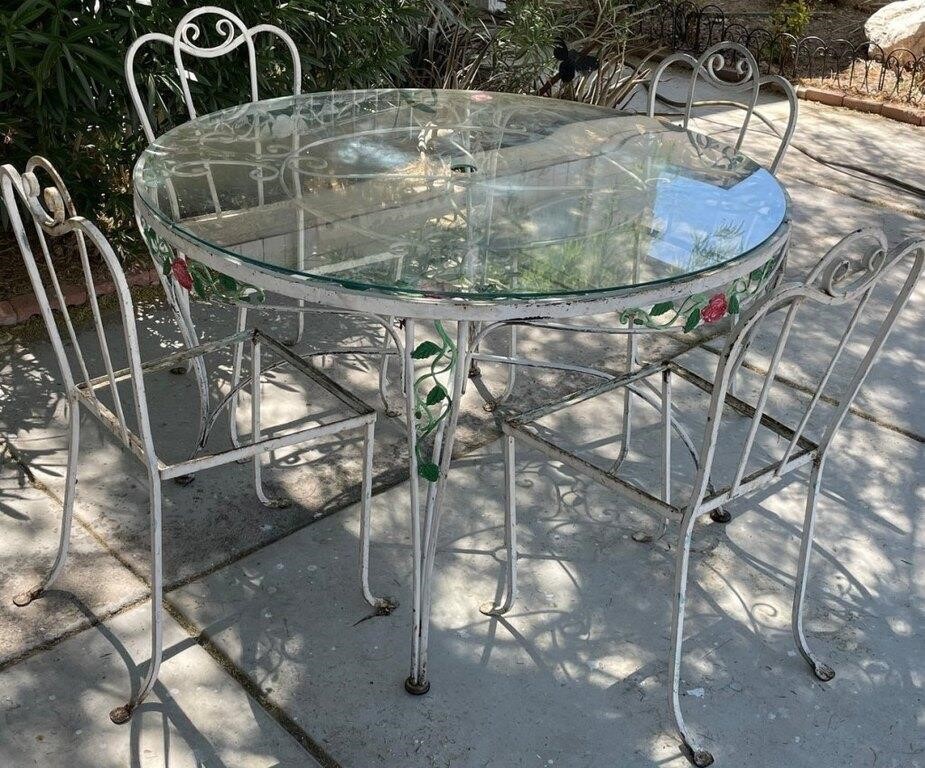 F - PATIO TABLE W/ GLASS TOP & 4 CHAIRS (Y7)
