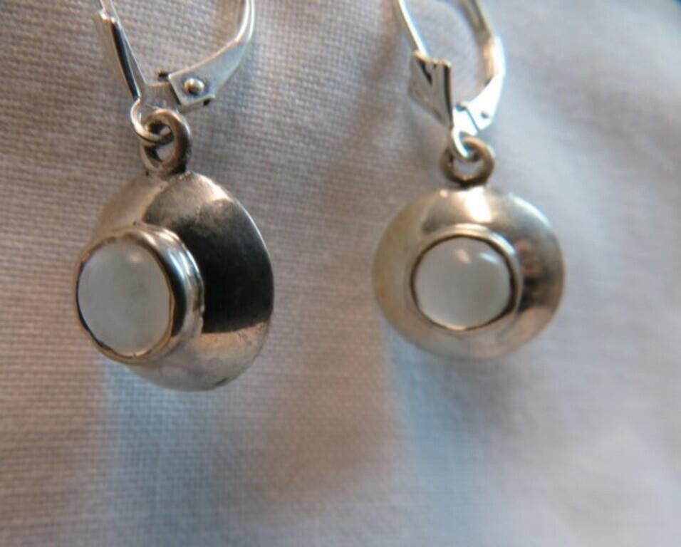 PR S/S MOONSTONE LEVER BACK EARRINGS