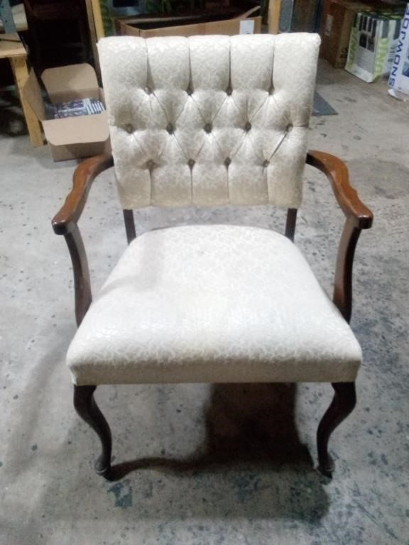 Beautiful Vintage Chair Measures 24.5" x 20" x