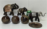 Éléphants+ balles sculptés en bois ornés de