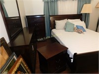Bedroom Suite - 5 Pieces: Full Size Bed, Dresser