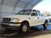 2000 Ford F150 XL Extra Cab Pickup