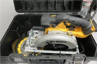 Dewalt Portable Circular Saw with 3 batteries and