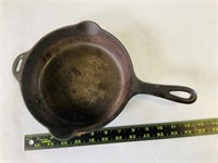GRISWOLD 8in Cast Iron skillet