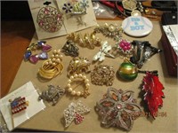 Lot of Misc. Pins/Brooches-18 ct