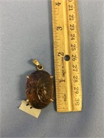 Choice on 2 (91-92): pendants set in 14kt gold fra