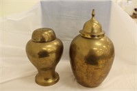 2 brass urns