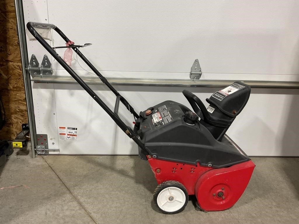 YARD MACHINES ELECTRIC START 5 HP, 21" SNOW