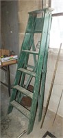 6' WOODEN LADDER