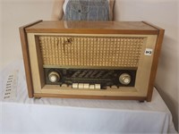 Emud vintage 1950's radio