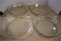 SELECTION OF GLASS PIE BAKING DISHES