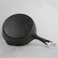 UNMARKED WAGNER #5 CAST IRON SKILLET