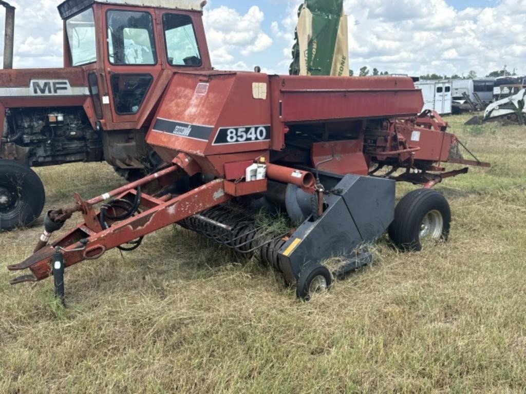 Case International 8540 Square Baler