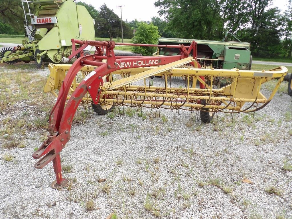 New Holland 256 side delivery rake