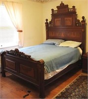 Nicely carved Victorian full size bed w/ bedding