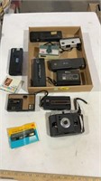 Assorted vintage cameras ( untested).