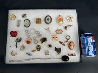 DEALER FLAT LOT OF COSTUME JEWELRY PINS BROOCHES