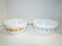 Vintage Pyrex Butterfly Gold 1.5 qt Mixing Bowl