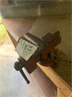 BENCH VISE BRING TOOLS TO REMOVE IT