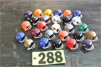 Miniature plastic football helmets (1 LOT)
