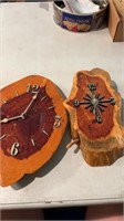 Lot of 2 wooden clocks