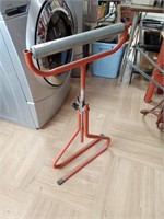 >Adjustable roller stand