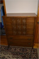 510A: 5 drawer dresser 48inX18inX38in