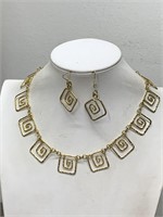 HAMMERED NECKLACE & PIERCED EARRING SET