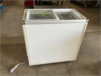 New MMI chest cooler on casters