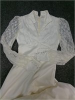 Vintage handmade wedding dress, size Small?