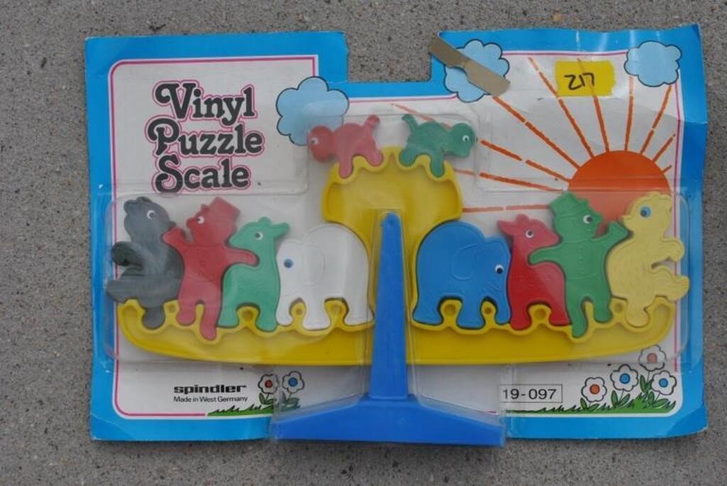 Vinyl puzzle scale new in package
