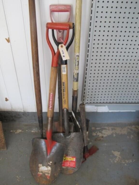 LOT OF 6 SHOVELS, 2 GARDEN HOES,